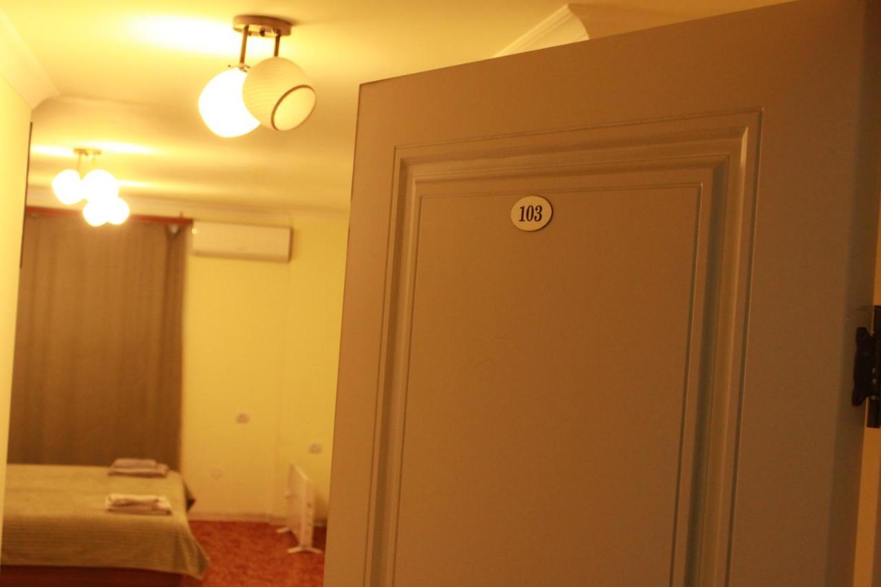 Hotel International Yerevan Bagian luar foto