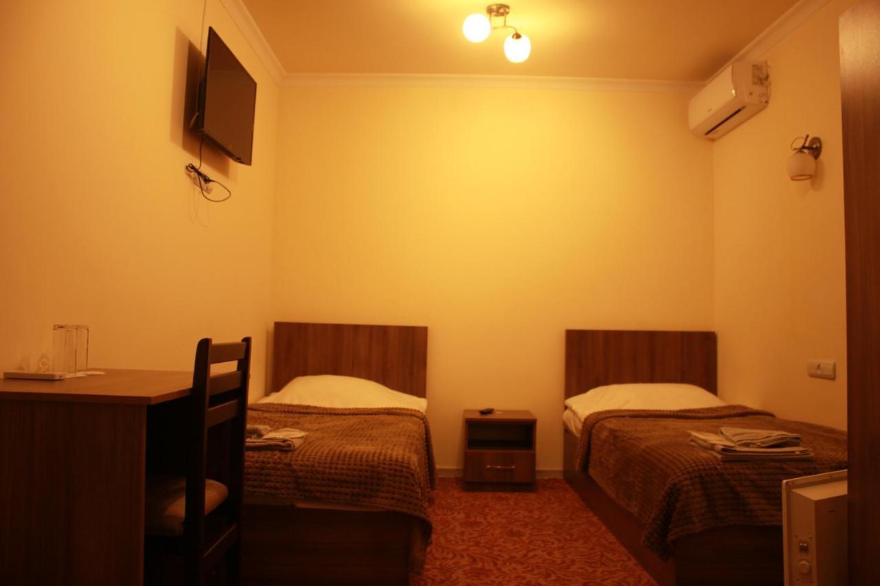 Hotel International Yerevan Bagian luar foto